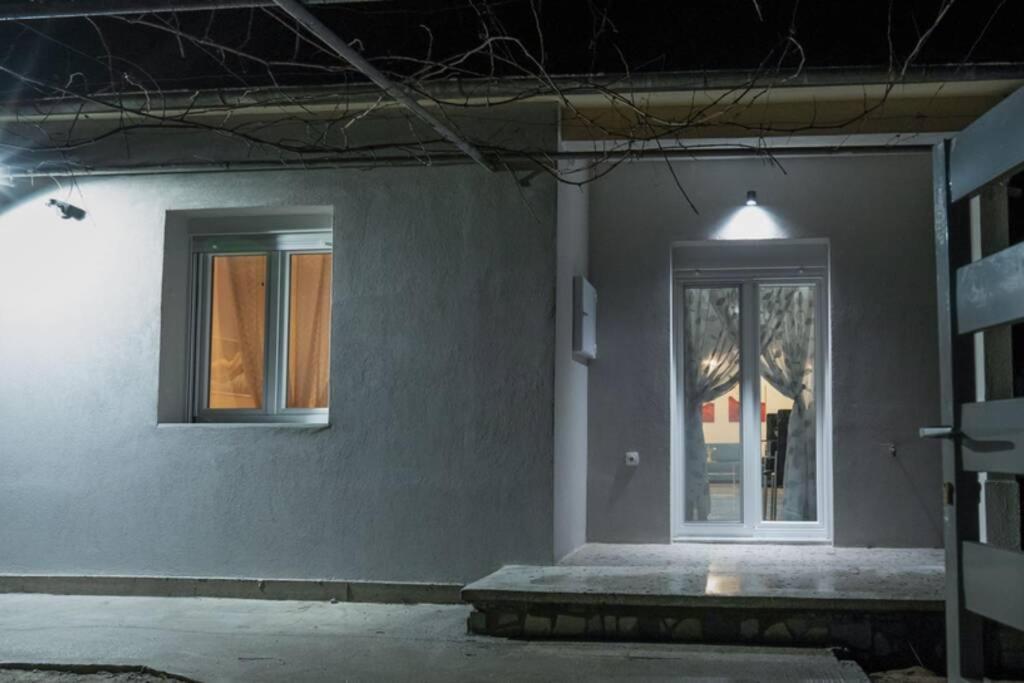 Το Άλλο Σπίτι... Aridaia Exterior foto